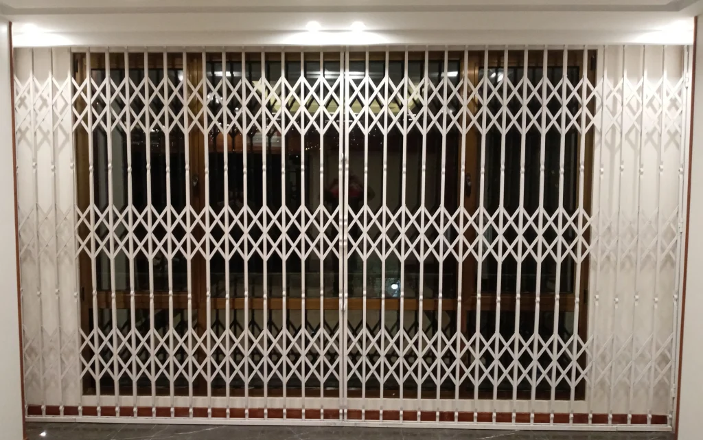 حفاظ درب آکاردئونی چهار خم