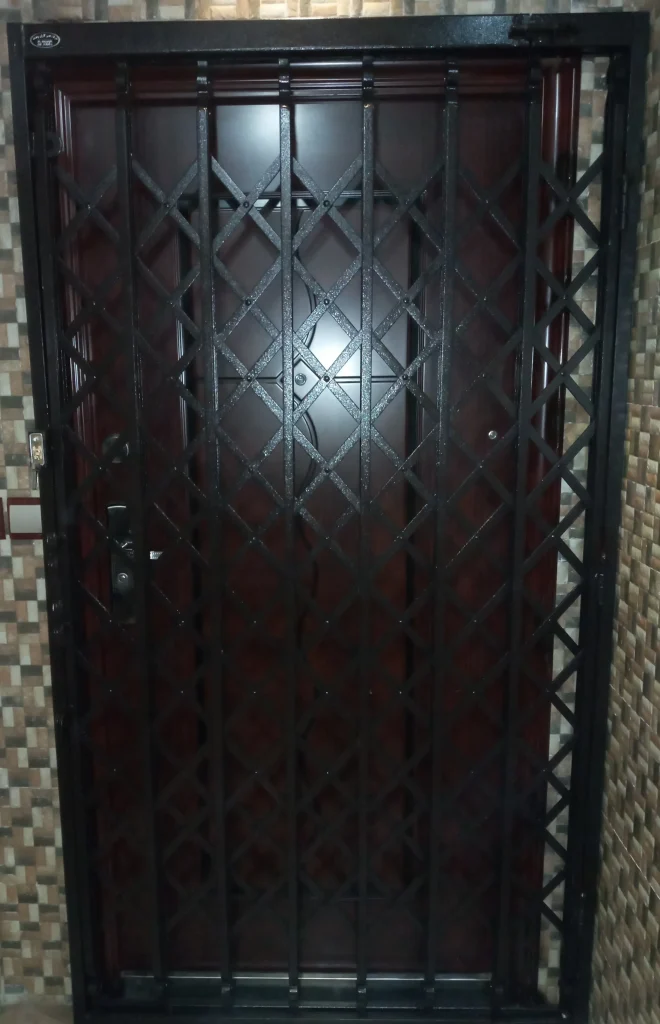حفاظ درب آکاردئونی دوجداره پرچ مخفی