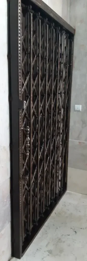 درب آکاردئونی در قم